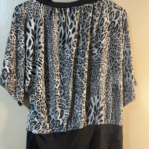 Blouse by Rampage size L 95% polyester 5% spandex. Like new no holes, or stains.